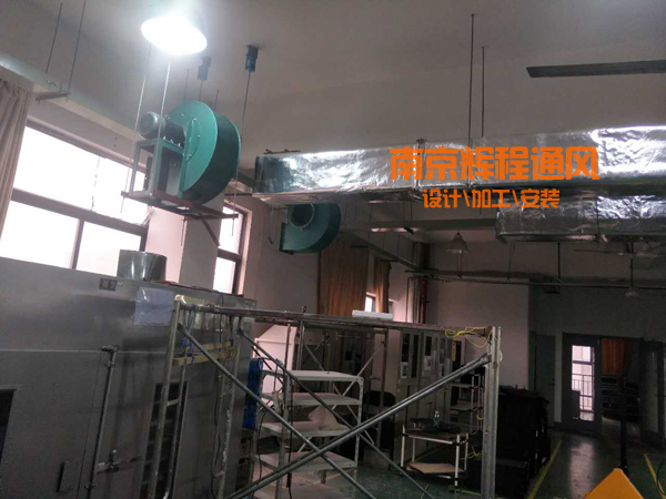 南京奥联汽车电子电器工位排烟管道安装